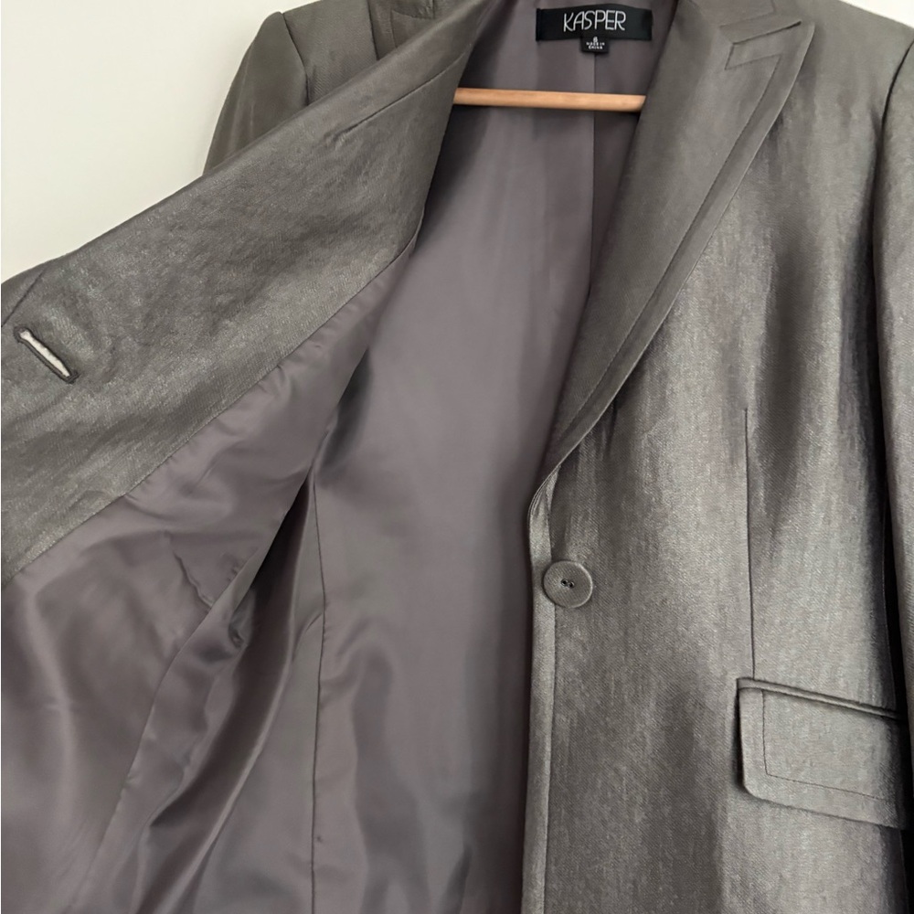 Kasper Shimmer Metallic-Gold/Silver Suit - Jacket and pants with velvet scarf - Picture 7 of 13